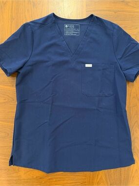 FIGS Women’s Size Medium Catarina Scrub Top in Nacy
